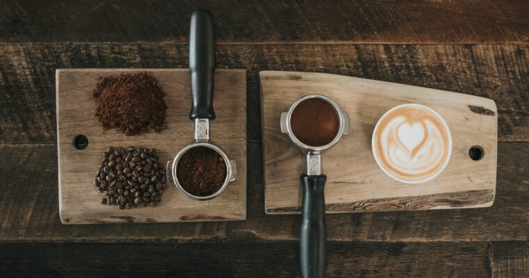Jak metody obróbki ziaren kawy wpływają na ich smak?